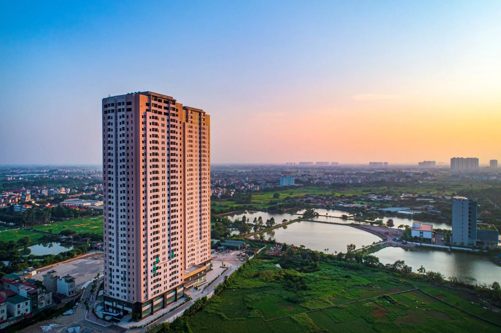Chung cư Osaka Complex cách sân vận động quận Hoàng Mai bao nhiêu km?