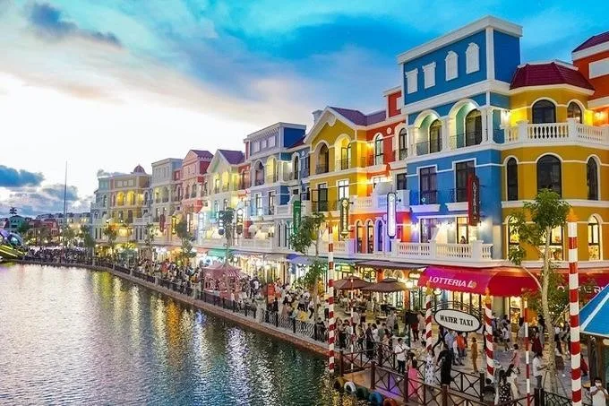 Tại sao nên đầu tư shop mặt tiền sông tại phân khu the Venice Mega Grand World Hà Nội?
