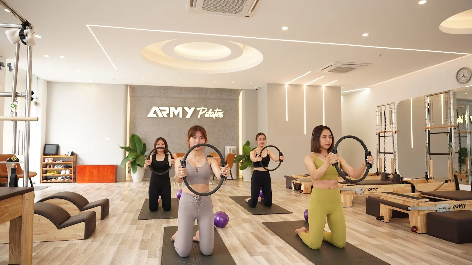 Chung cư Happy Star Tower quận Long Biên gần các phòng gym, sân bóng nào?