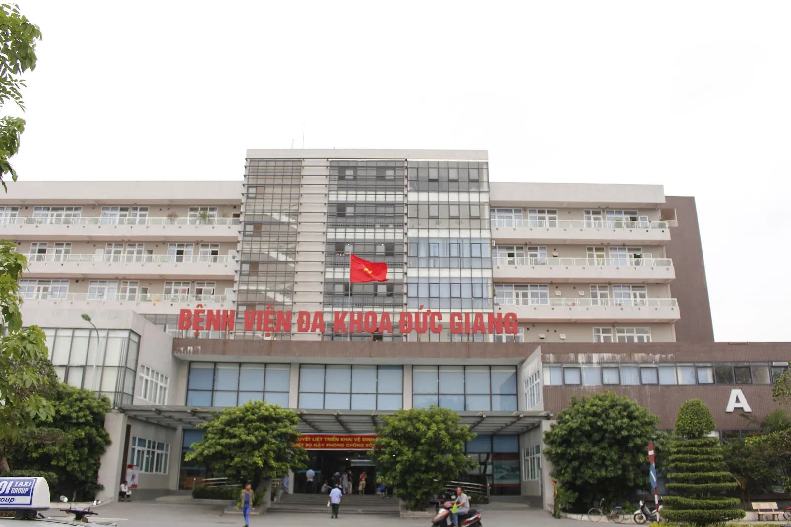 Chung cư Eco City Việt Hưng quận Long Biên cách bệnh viện đa khoa Đức Giang bao nhiêu km?