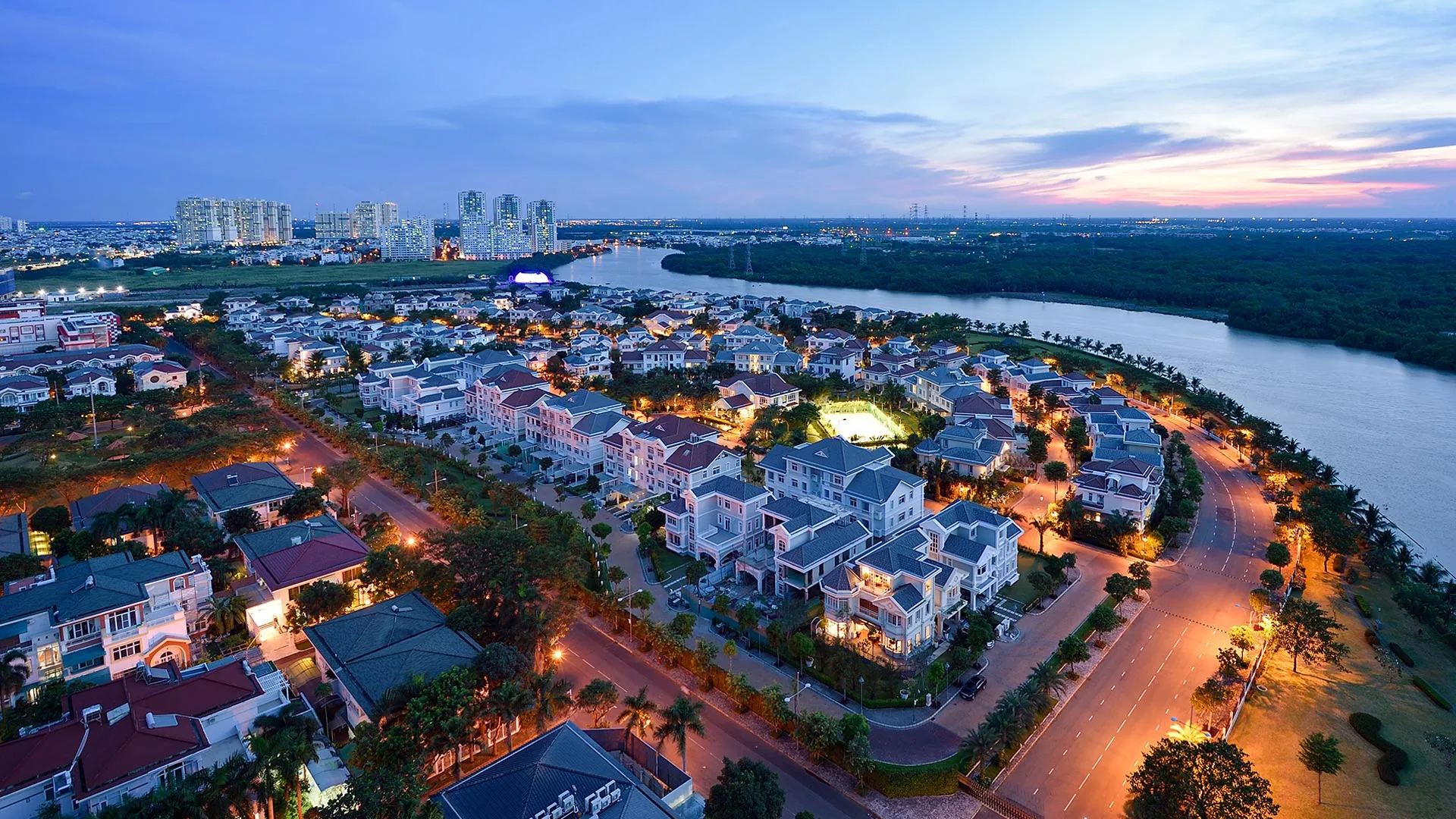 Giá bán nhà riêng đường Nguyễn Văn Linh, Quận 7, TP. HCM hiện tại là bao nhiêu?