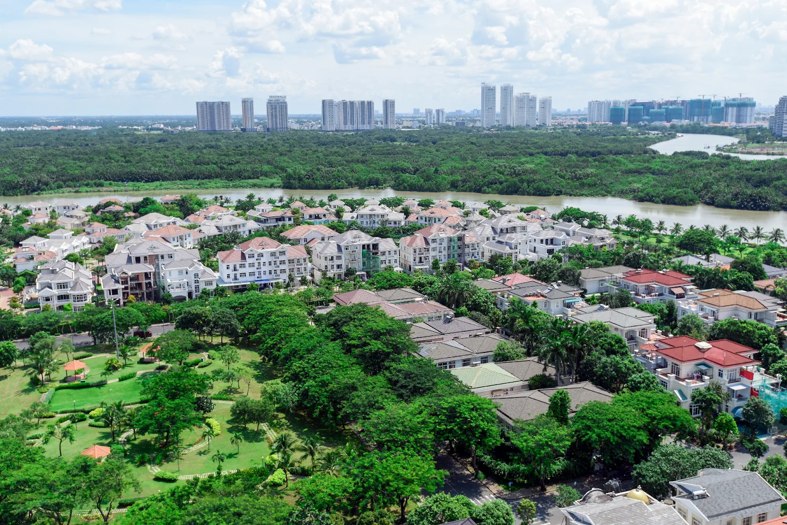 Giá bán nhà riêng đường Trần Văn Khánh, Quận 7, TP. HCM hiện tại là bao nhiêu?