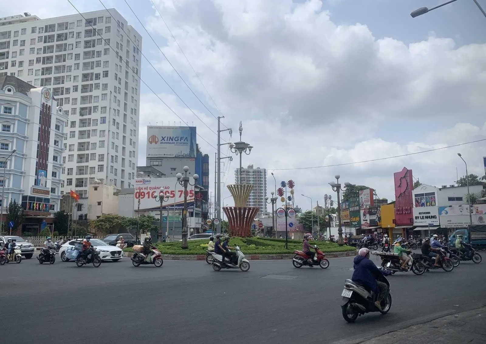 Nhà riêng gần chợ Phú Bình, Quận 11 có giá bán bao nhiêu?