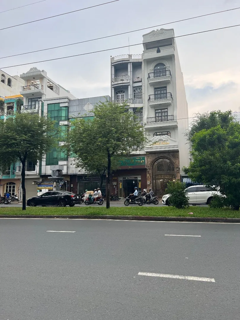 Nhà mặt phố đường Hồng Bàng, quận 6 hiện có giá bao nhiêu?