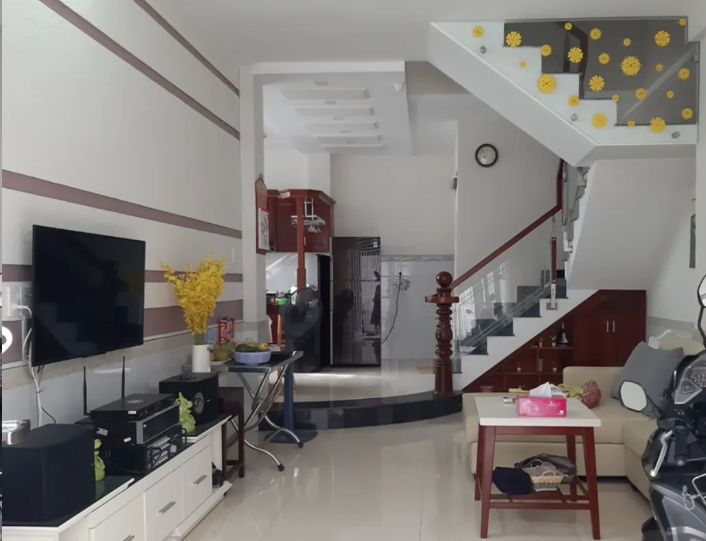 Nhà mặt phố tại đường Bùi Dương Lịch, quận Bình Tân có giá bán bao nhiêu?