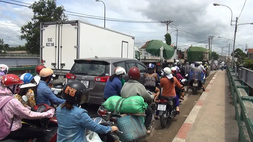 Nhà mặt phố tại đường Trần Văn Giàu, quận Bình Tân có giá bán bao nhiêu?