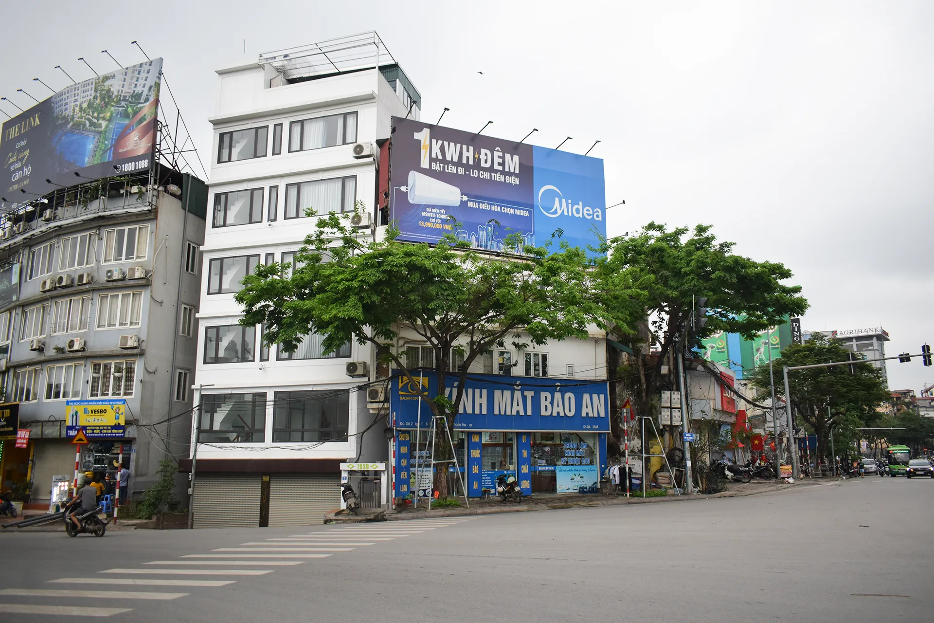 Nhà đất thổ cư phường Dịch Vọng và phường Nghĩa Đô bên nào đắt, bên nào rẻ hơn?