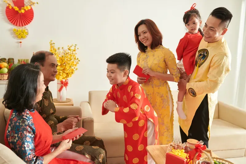 Tuổi nào hợp xông nhà năm 2024 cho gia chủ tuổi Tân Tỵ 2001?