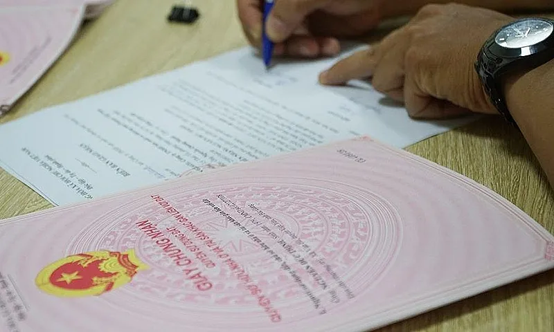 Lưu ý quan trọng về thời hạn sang tên sổ đỏ để tránh bị phạt tiền