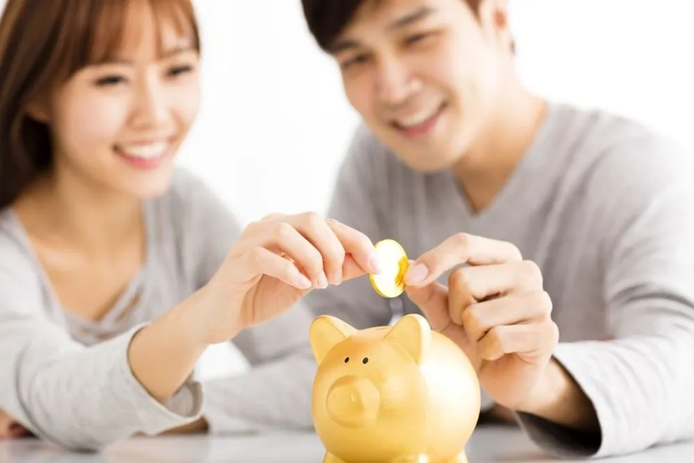 Nhân viên văn phòng áp dụng quy tắc 6 chiếc lọ để quản lý tài chính gia đình