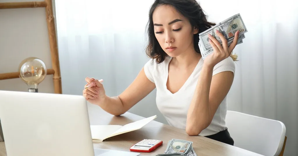 Không kiểm soát được tài chính cá nhân, cô gái trẻ phải nhận bài học đắt giá