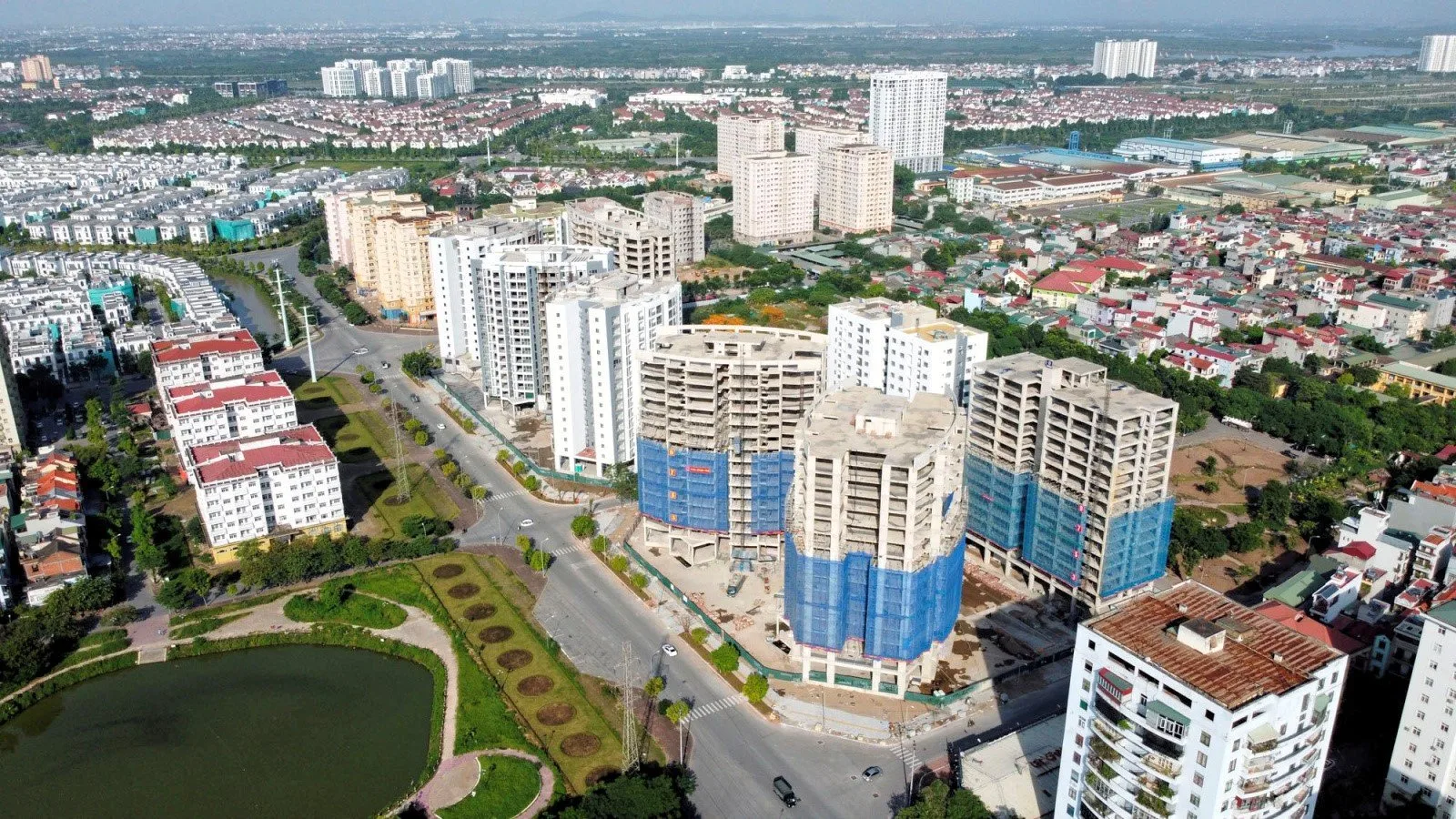 Nhà mặt ngõ diện tích 60m2 - 80m2 cách đường Nguyễn Văn Cừ quận Long Biên giá bao nhiêu?