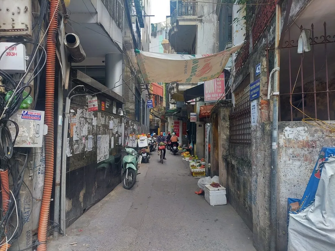 Nhà mặt phố diện tích 60m2 - 80m2 đường Hào Nam quận Đống Đa giá bao nhiêu? 