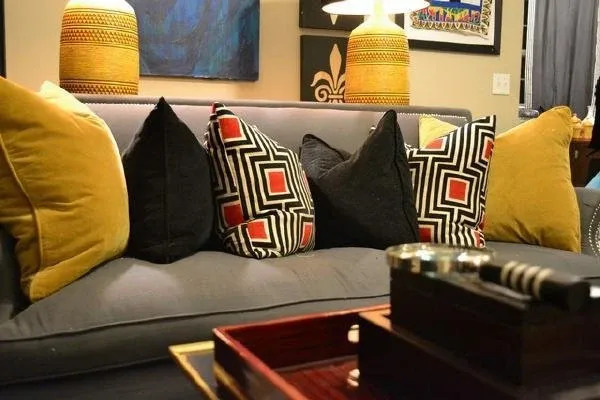 Làm thế nào để làm mới sofa cũ mà không cần thay mới?