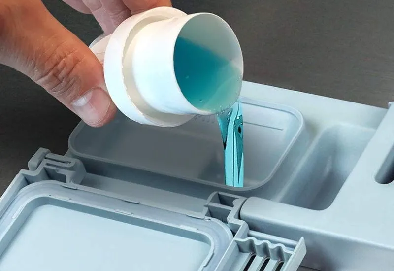 Máy rửa bát có sử dụng chất tẩy rửa không?