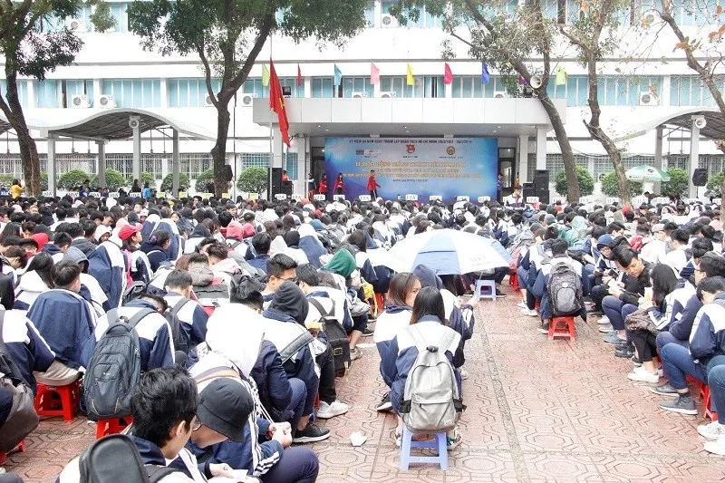 Quanh Vinhomes Smart City có trường THPT công lập nào dành cho gia đình có con em thi lên lớp 10 không?