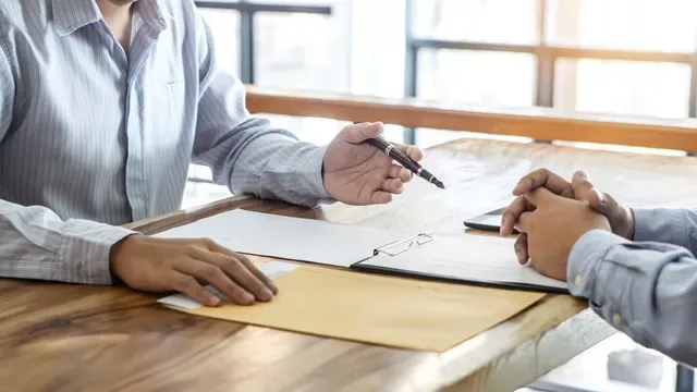 Thẩm định viên phải duy trì điều kiện đăng ký hành nghề định giá bất động sản thế nào?