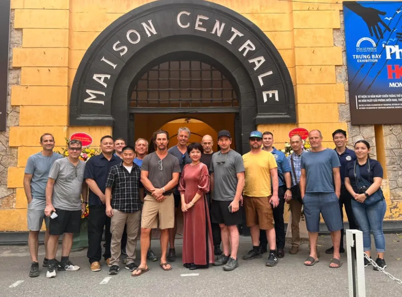 Từ Vinhomes Ocean Park Gia Lâm đến Nhà tù Hỏa Lò đi bằng xe bus nào