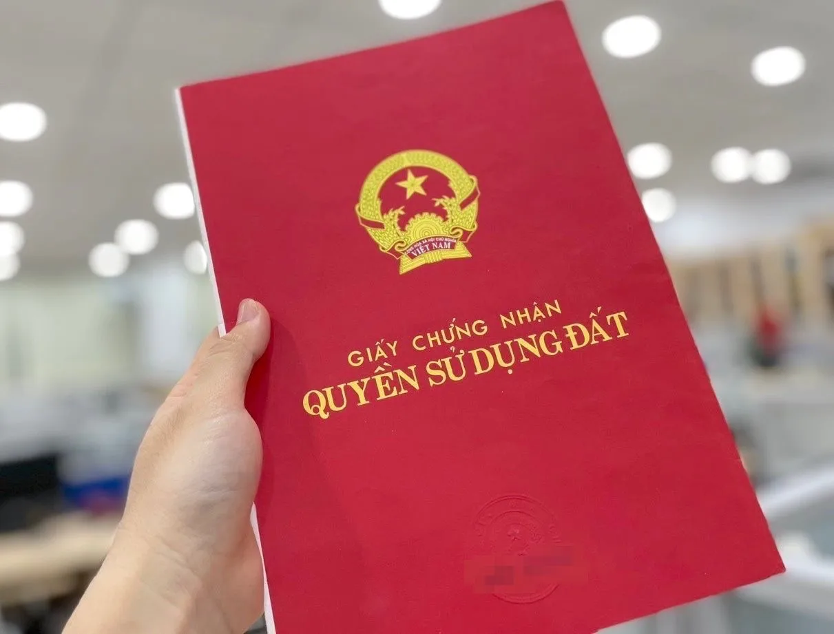 Giải đáp: Khi nào người dân được nộp hồ sơ xin cấp sổ đỏ qua hình thức online và đường bưu điện?