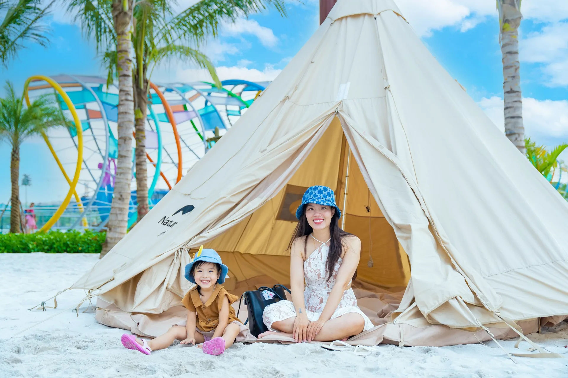 Du khách đổ về Thủ đô vì một điểm đến cực mới