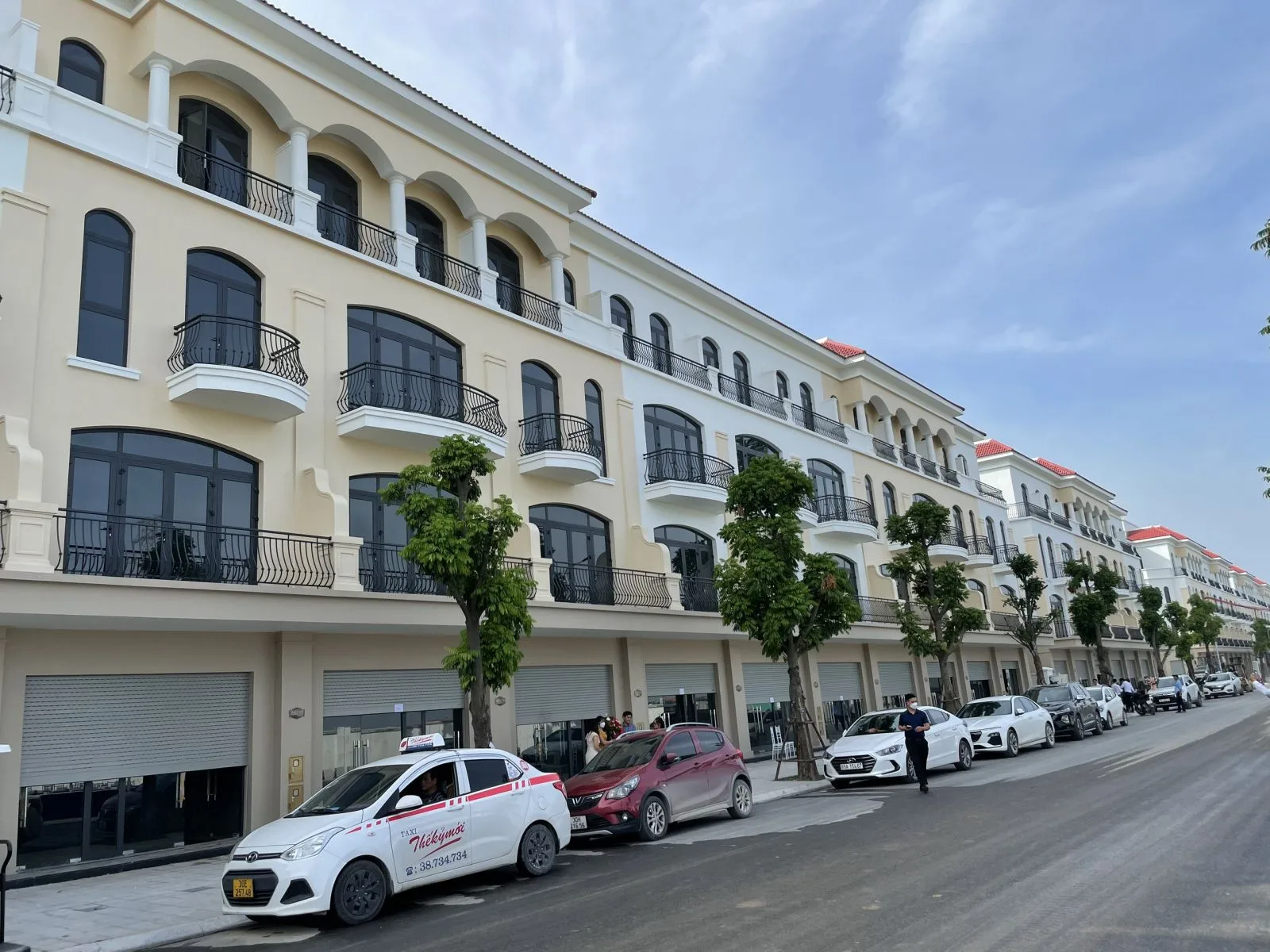 Shophouse xẻ khe 160m2, mặt tiền 8m phân khu Chà Là bao nhiêu tiền 1m2?