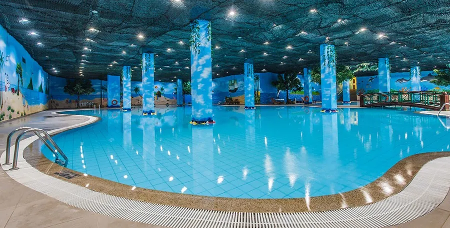 Các tiện nghi và dịch vụ của bể bơi Times City như thế nào?