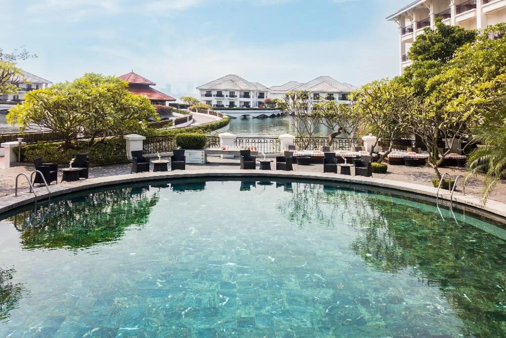 Top 4 bể bơi quận Tây Hồ cao cấp, sang chảnh nhất