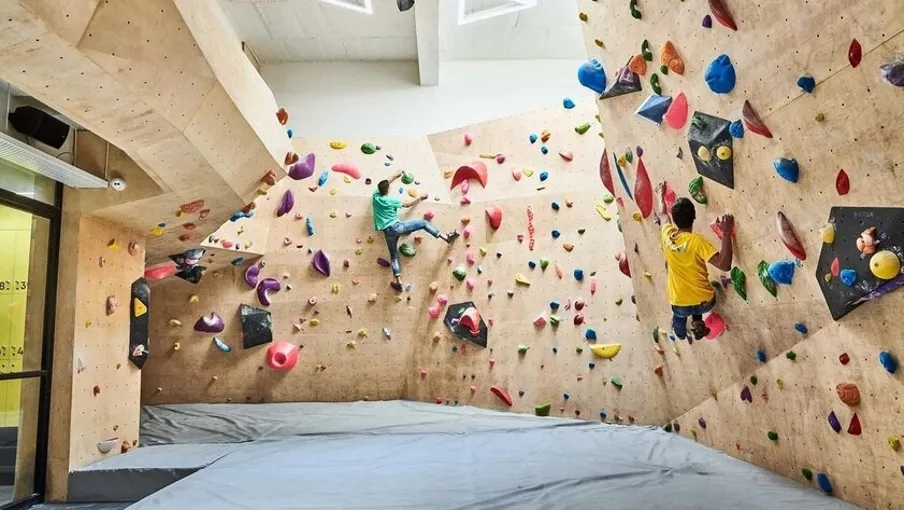 Top 5 điểm leo núi trong nhà hút khách nhất Hà Nội