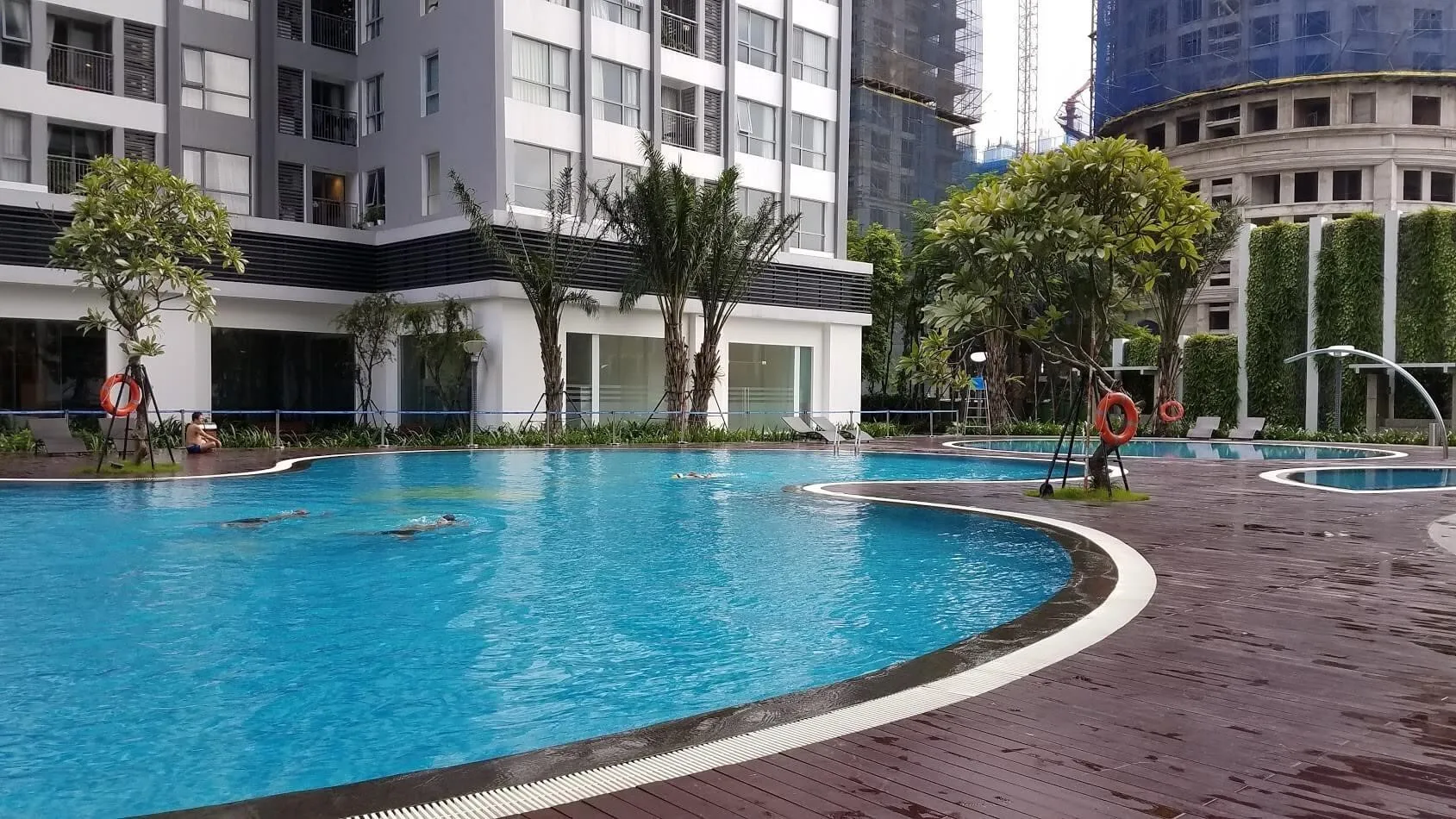 Bể bơi Times City có diện tích bao nhiêu m2?