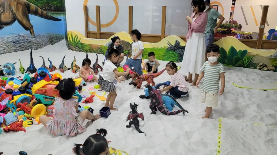 Công viên khủng long trong nhà ở trung tâm thương mại Vincom Royal City có gì đặc biệt?