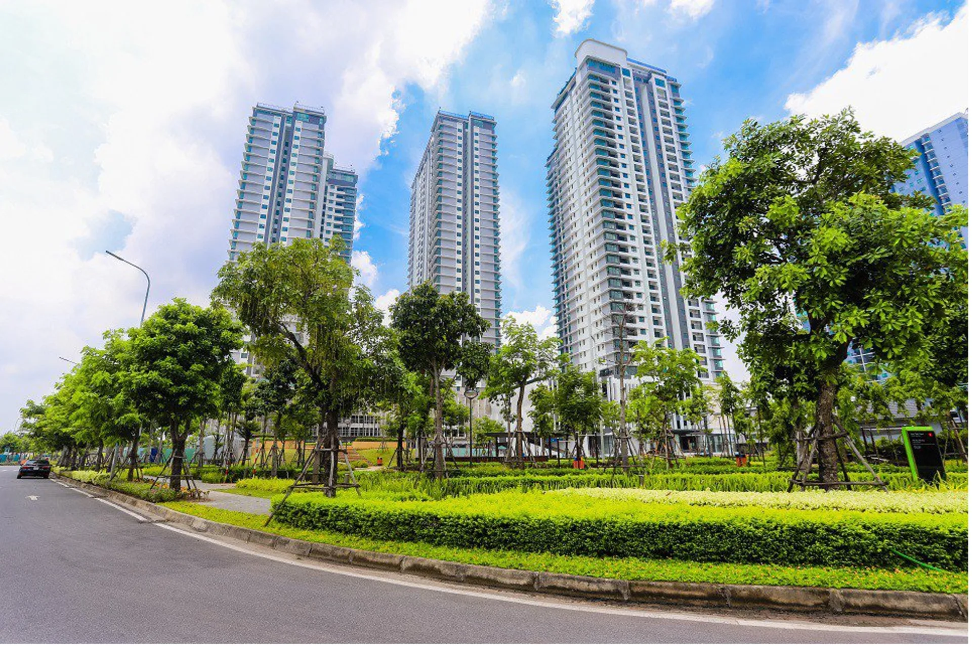 Giá căn hộ chung cư quận Hoàng Mai diện tích 200 - 250m2 đang bán bao nhiêu tiền 1m2?