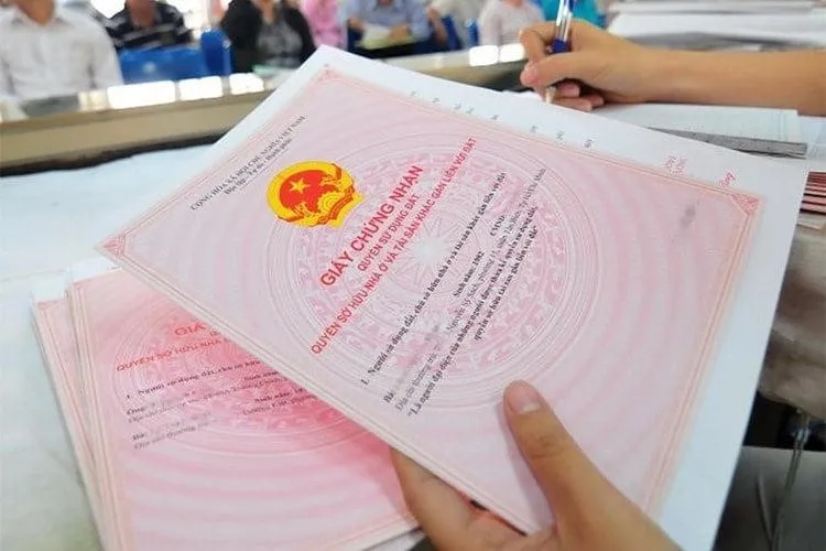 Làm gì khi chủ đầu tư chậm cấp sổ hồng cho người mua chung cư?