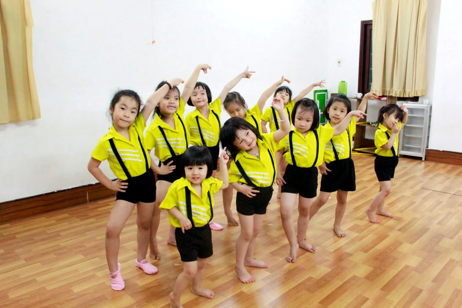 Khám phá lớp aerobic thiếu nhi tại Kids Art & Music Saigon gần chung cư 1A 1B Nguyễn Đình Chiểu, quận 1