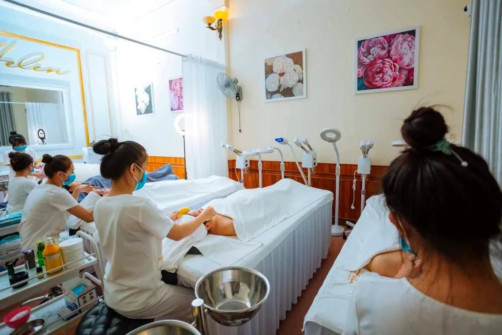 Gần chung cư Huyndai Hillstate quận Hà Đông có phòng khám, spa làm đẹp nào không?