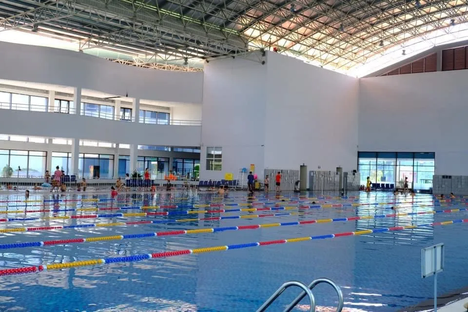 Gần khu đô thị Thanh Hà huyện Thanh Oai có bể bơi, sân bóng nào không?