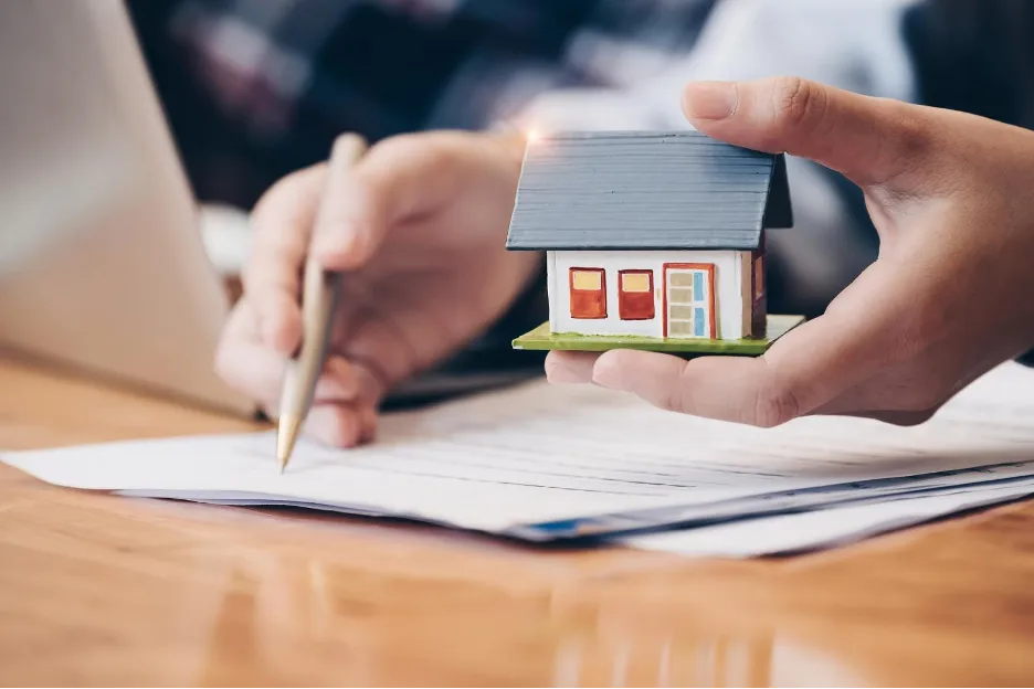 Mua căn hộ chung cư giá rẻ với điều kiện phải tất toán khoản vay ngân hàng hộ người bán: Nên hay không?