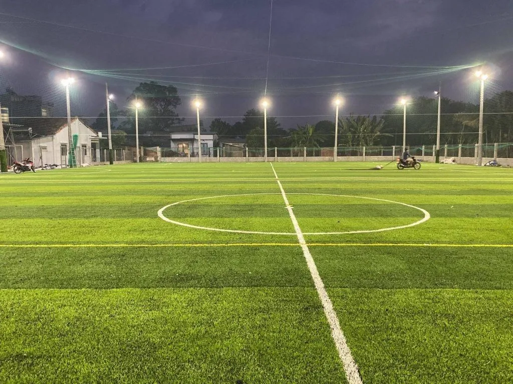 Gần chung cư The Park Home quận Cầu Giấy có sân bóng nào không?