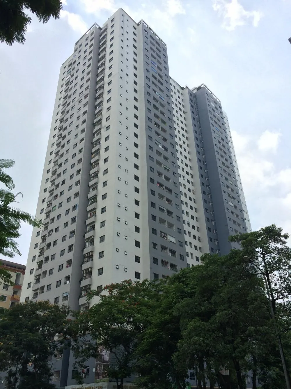 Chung cư VP5 Linh Đàm quận Hoàng Mai cách trường Đại học Kinh Tế Quốc Dân bao nhiêu km?