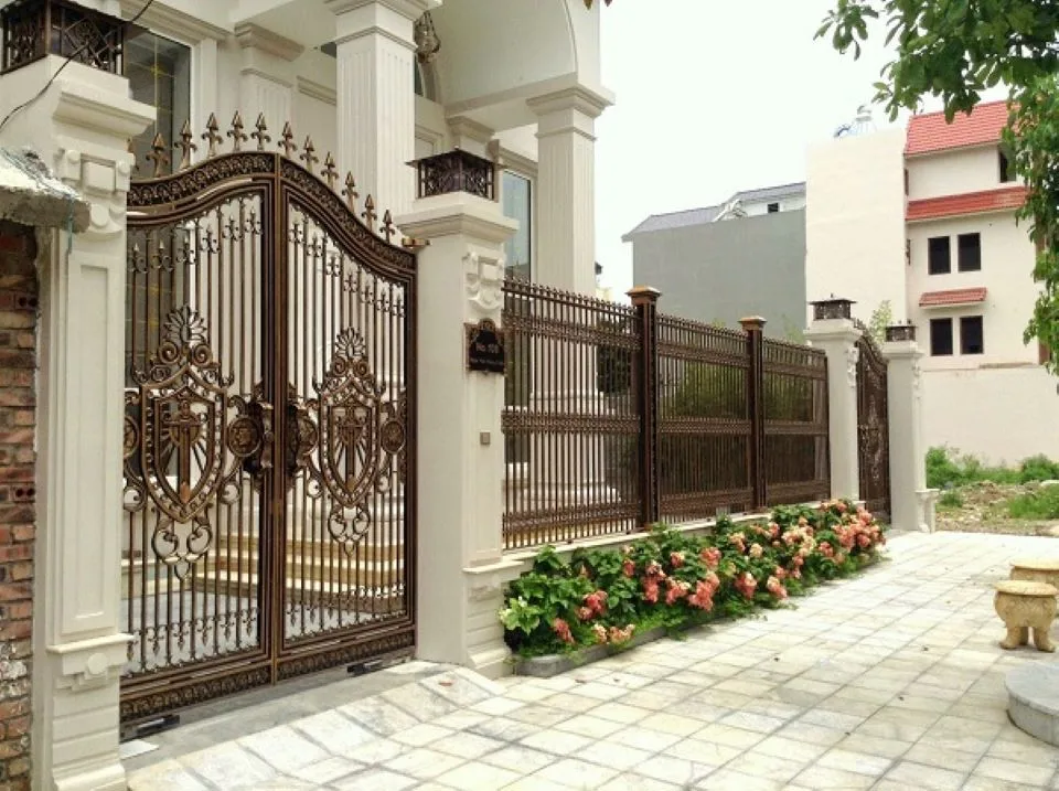 Cổng nhà nên đặt bên trái hay bên phải theo phong thủy?