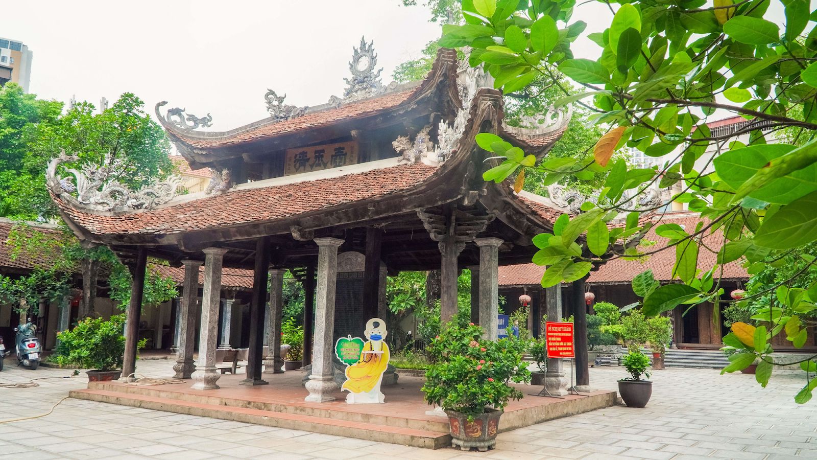 Top 3 ngôi chùa gần chung cư A10 Nam Trung Yên quận Cầu Giấy