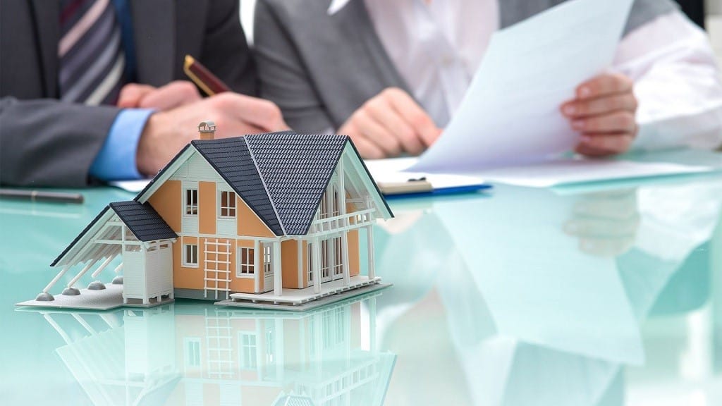 Tại sao nên thuê một môi giới bất động sản khi bạn muốn mua bán nhà?