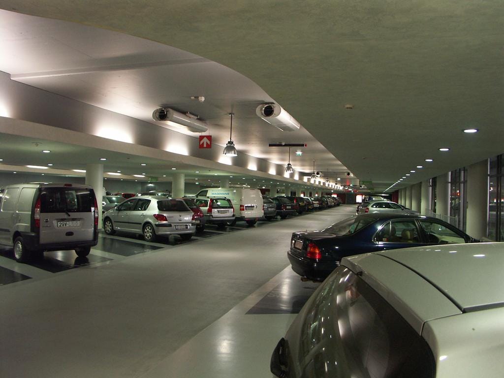 Có đủ chỗ đậu ôtô và xe máy chung cư Hong Kong Tower quận Đống Đa không?