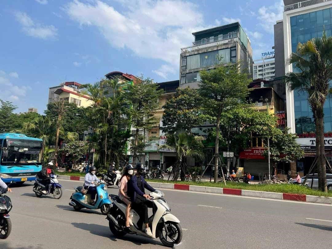 Nhà mặt phố tại phố Dịch Vọng, quận Cầu Giấy giá bán bao nhiêu?
