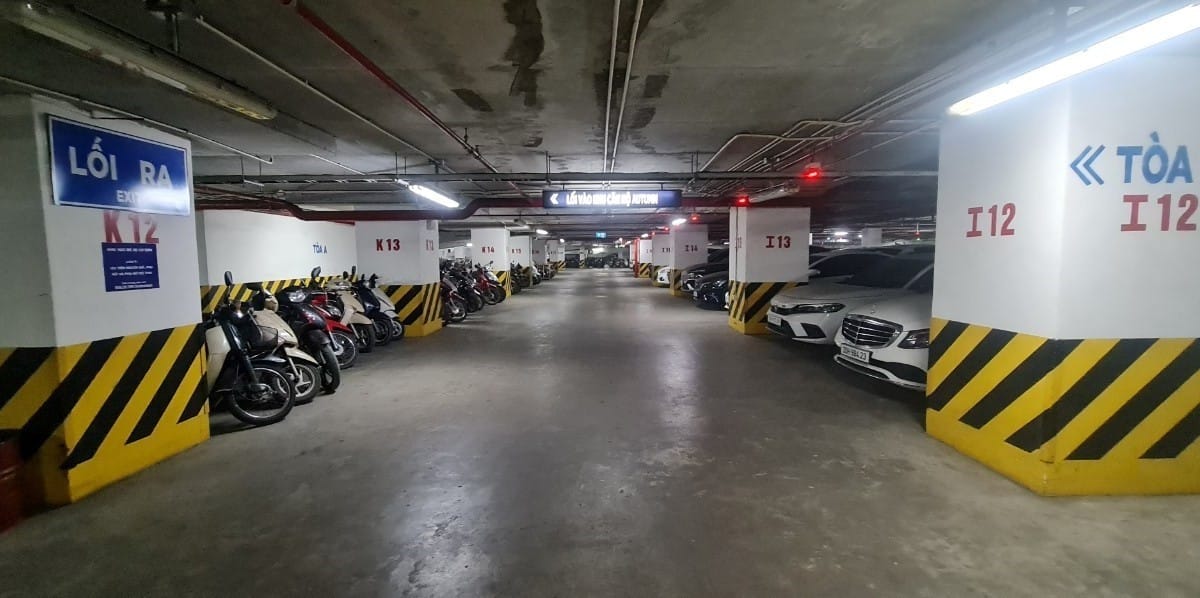 Có đủ chỗ đậu ôtô và xe máy chung cư Phú Hoàng Anh huyện Nhà Bè không?