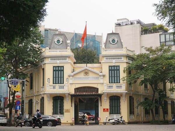 Địa điểm tiến hành thủ tục nhập khẩu với hộ gia đình mua nhà đất tại phố Huế, phường Hàng Bài, quận Hoàn Kiếm