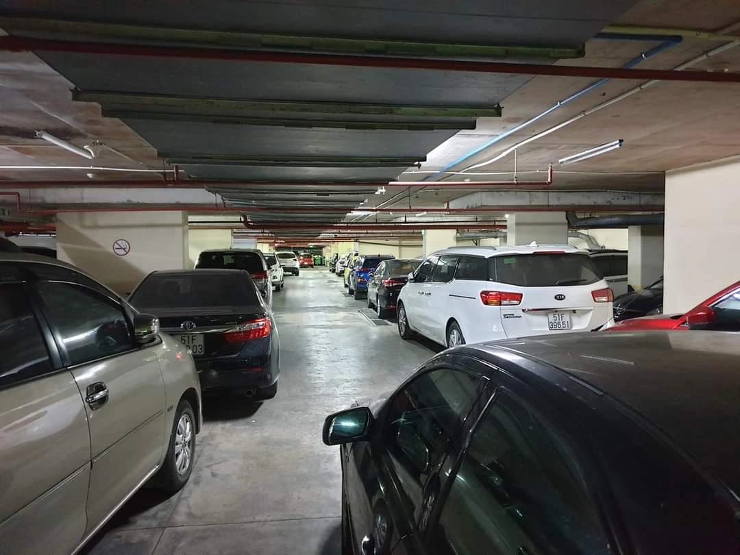 Có đủ chỗ đậu ôtô và xe máy chung cư The Useful Apartment Quận Tân Bình không?