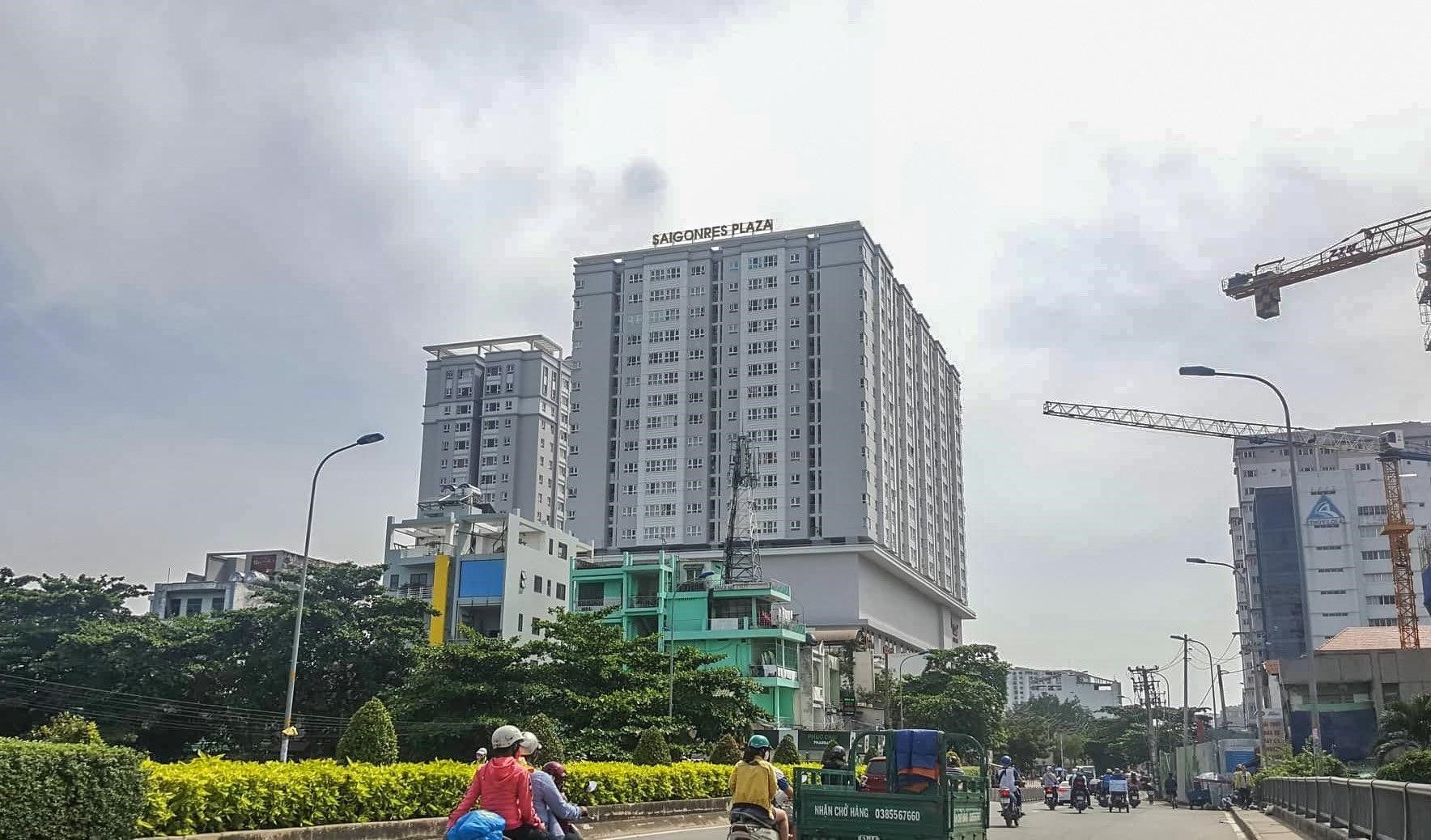 Có đủ chỗ đậu ôtô và xe máy chung cư SaigonRes Plaza Quận Bình Thạnh không?