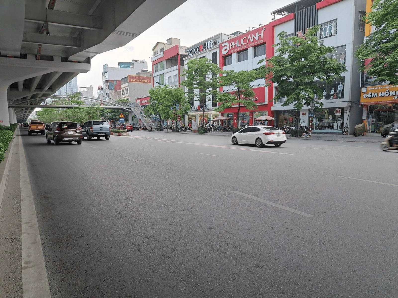 Nhà mặt phố tại đường Phạm Văn Đồng, phường Cổ Nhuế 1, quận Bắc Từ Liêm giá bán bao nhiêu?