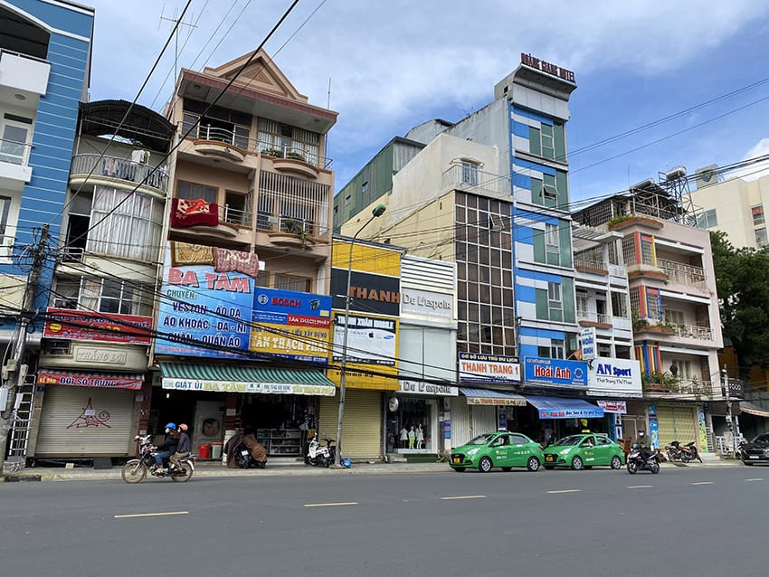 Giá bán nhà riêng đường Nguyễn Văn Cừ, Quận 5, TP. HCM hiện tại là bao nhiêu?