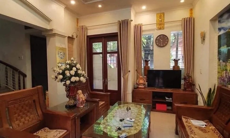 Giá bán nhà riêng, nguyên căn đường Hàm Rồng, quận Long Biên hiện tại là bao nhiêu?